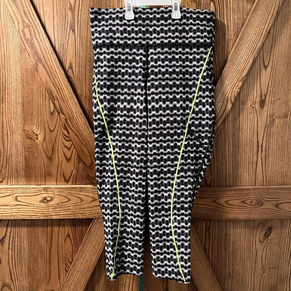 LULULEMON chase me crop limited edition - Picture 1 of 7